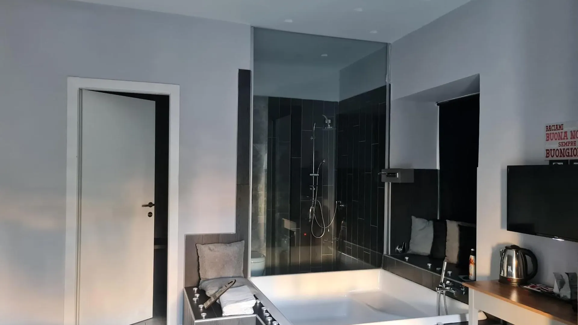 Esposito Plaza- Rooms & Suite Naples 0*,  Italy