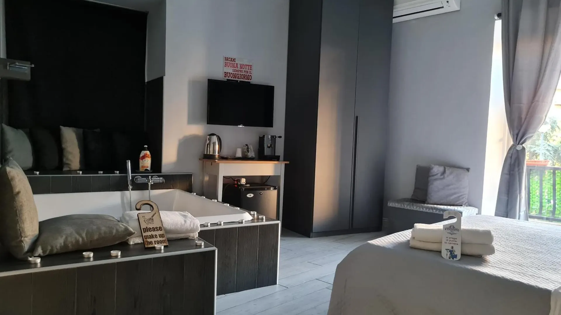 Esposito Plaza- Rooms & Suite Naples 0*,