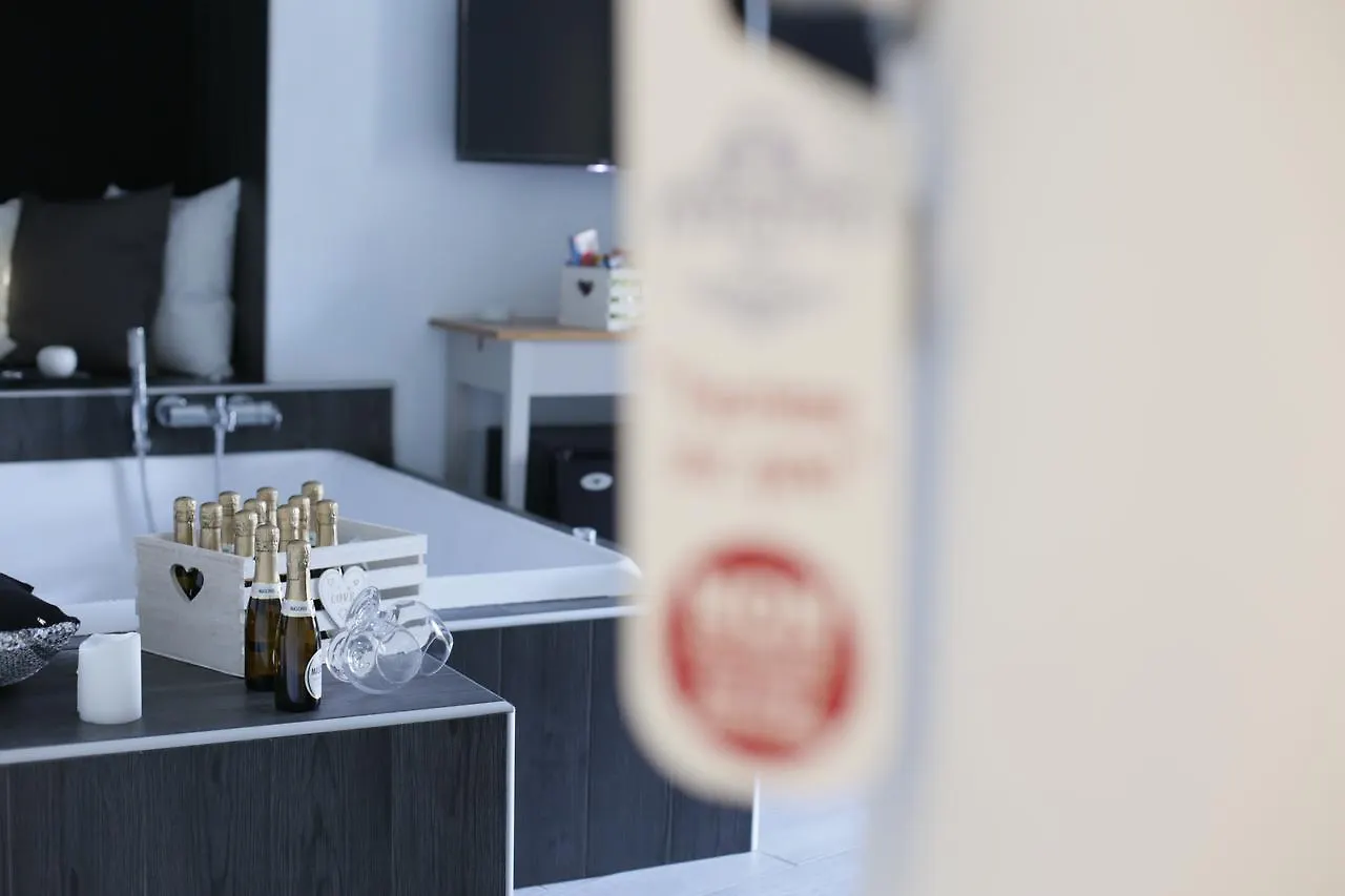 Esposito Plaza- Rooms & Suite Naples 0*,  Italy
