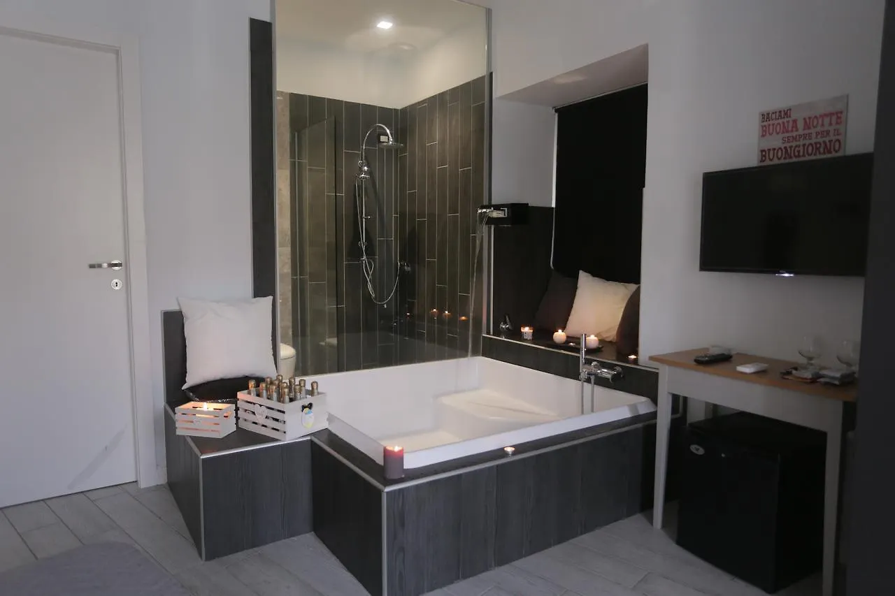 Esposito Plaza- Rooms & Suite Naples 0*,  Italy