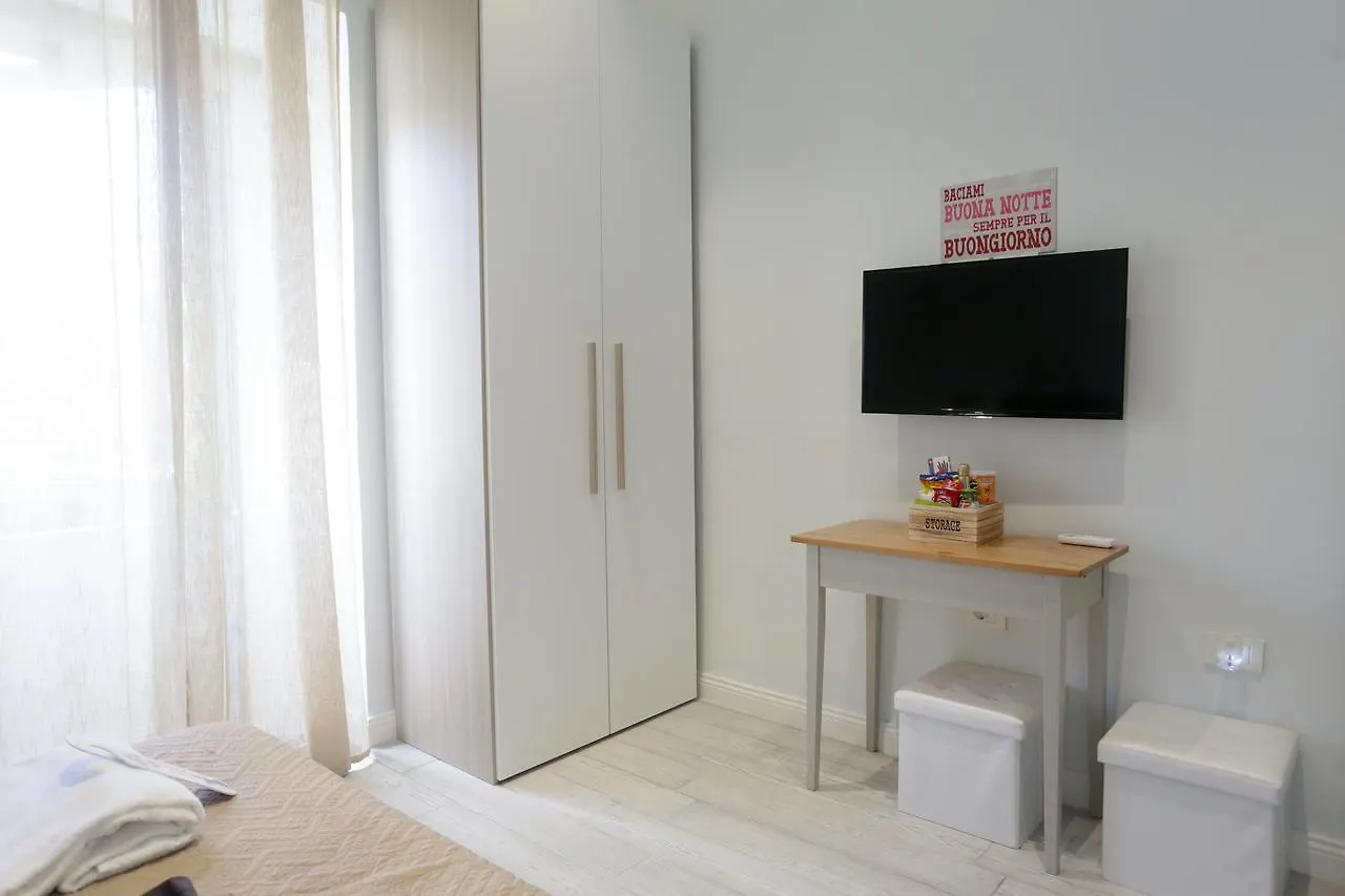 Esposito Plaza- Rooms & Suite Naples 0*,  Italy