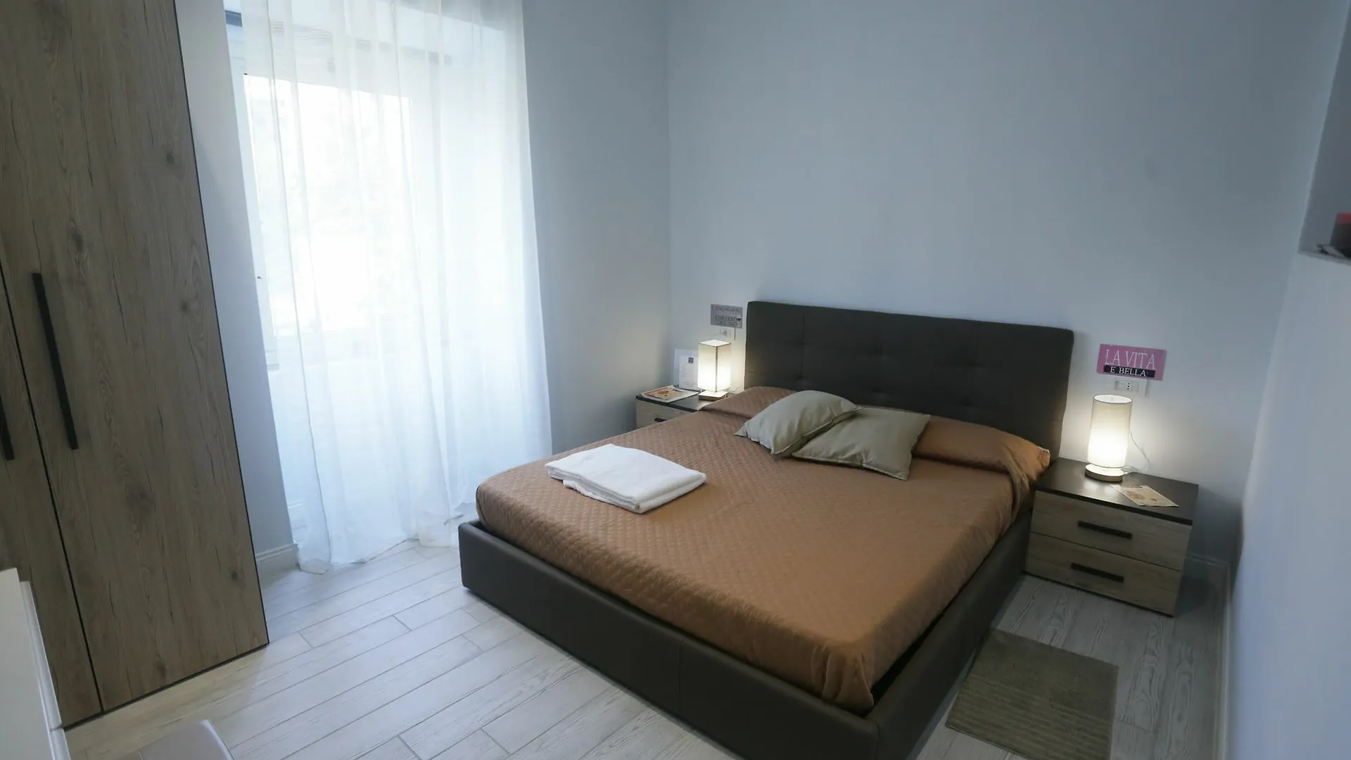 Guest house Esposito Plaza- Rooms & Suite Naples Italy